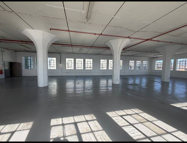 420M² BUILDING TO LET IN WOODSTOCK